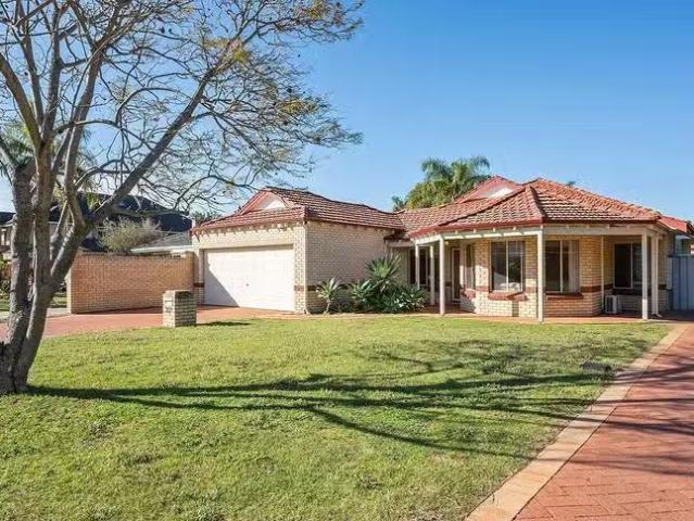 Cozy 4 BR 30A Gairloch Street, Applecross, WA 6153