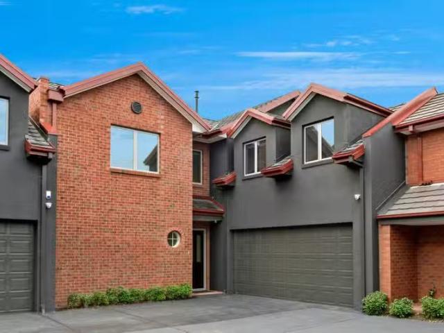 Cozy 4 BR 3/14 16 Durward Road, Malvern East VIC 3145 Townho.