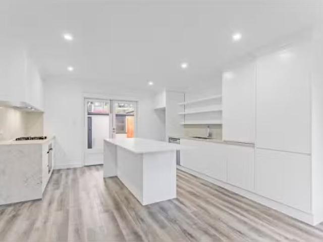 Cheap 4 BR 31 Harold Street, North Parramatta House for rent.