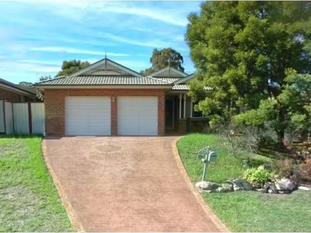 For Rent! 4 BR 34 Camellia Avenue, Glenmore Park House for ren.