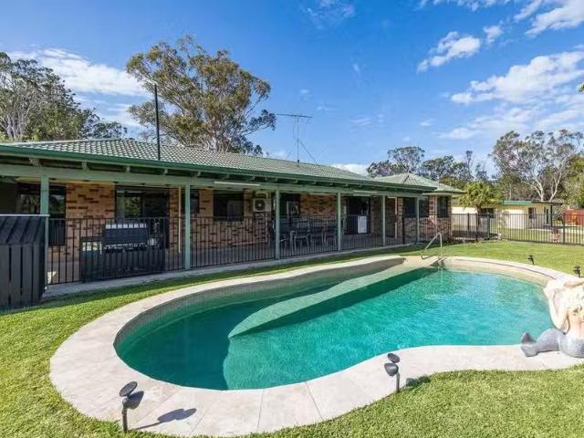 Deal! 4 BR 35a Double Jump Road, REDLAND BAY, QLD 4165 House.
