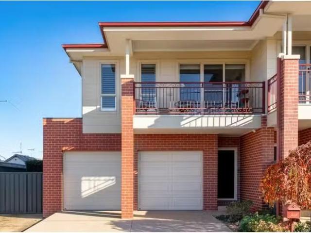 Cozy 4 BR 367 Olive Street, South Albury House for rent Liste.