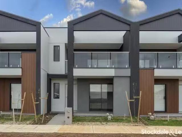 Rental! 4 BR 36 Cupola Walk, Truganina, VIC 3029