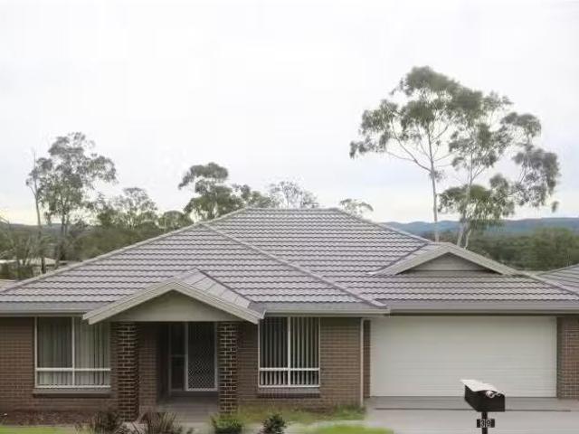 For Rent! 4 BR 39 Terrigal Street, Morisset House for rent Li.