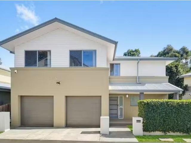 Unique 4 BR 3 Firetail Circuit, CRANEBROOK House for rent Lis.