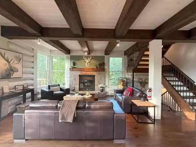 Unique 4 BR Chemin de la Pointe aux Pères