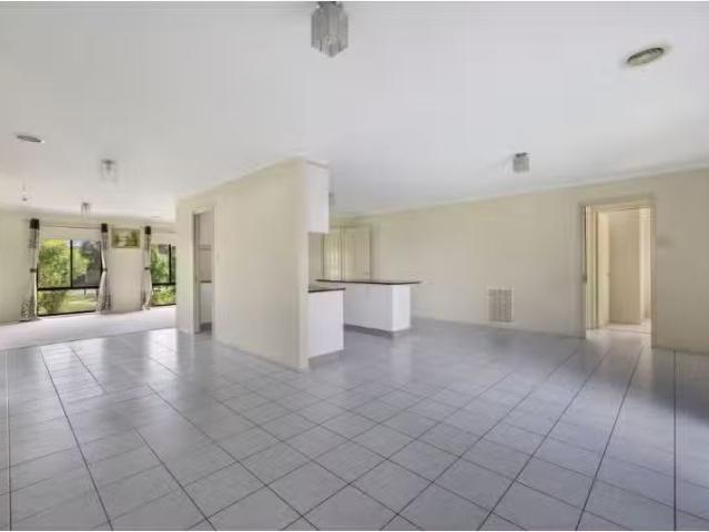 New 4 BR. Mary Gillespie Avenue, GUNGAHLIN House for rent Li.