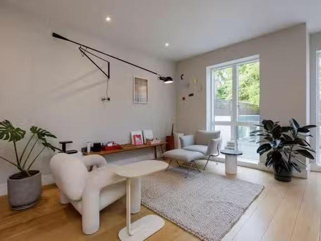 Deal! 4 BR Old Park Avenue
