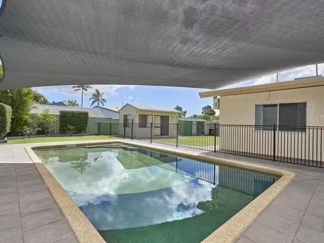 Rental! 4 Dahlia Close, Mooroobool, QLD 4870