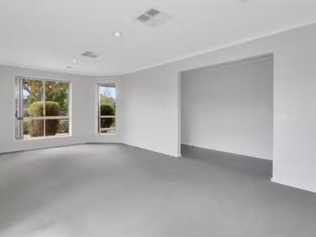 Charming 4 Dundalli Street, Bonner House for rent Listed by A.