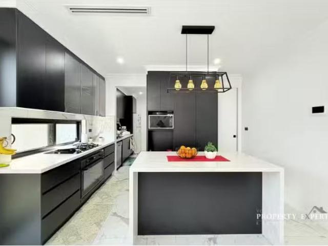 Charming 4 Exmoor Street, Box Hill House for rent Listed by Y.