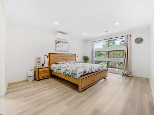 For Rent! 4 Greenview Court, Cranbourne North VIC 3977