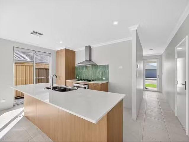 Nice 4 Greenwich Way, Success, WA 6164