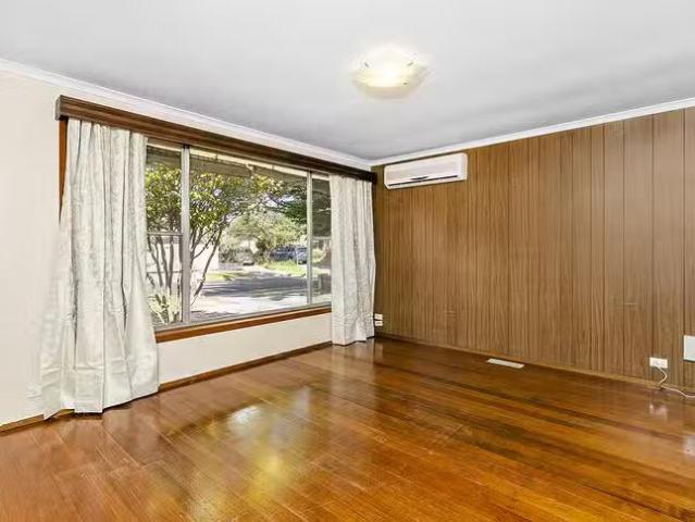 Unique 4 Hoya Crescent, Frankston North, VIC 3200