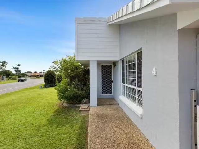 Charming 4 Lachlan Crescent, Sandstone Point, QLD 4511