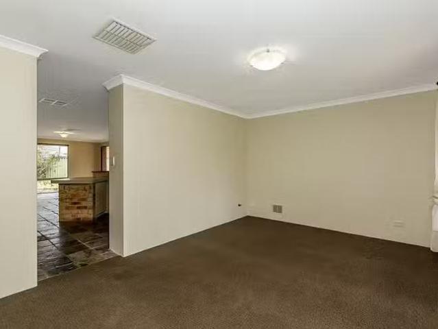 Rental! 4 Limoges Elbow, Port Kennedy, WA 6172