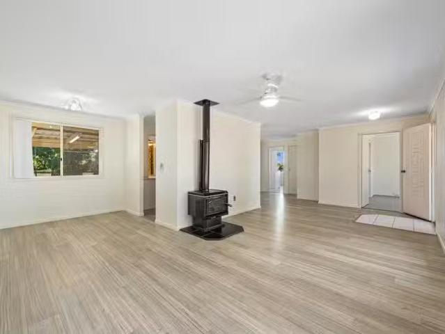For Rent! 4 Lysanda Close, Wilsonton, QLD 4350