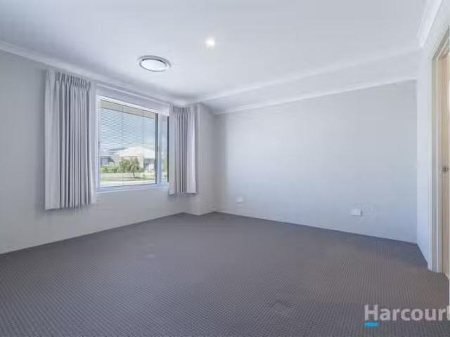 Deal! 4 Marlinspike Boulevard, JINDALEE, WA 6036 House for R.