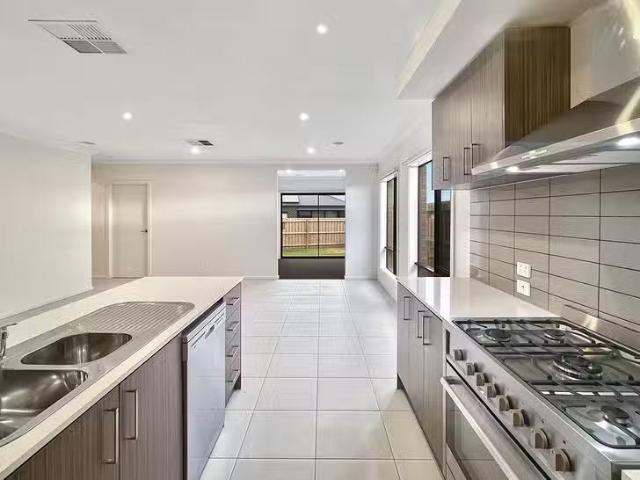 Unique 4 Nardoo Drive, Wallan, VIC 3756