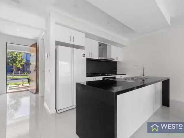 Cozy 4 Peat Avenue, Thornhill Park, VIC 3335