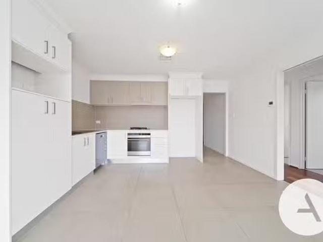 Nice 50 Cocoparra Crescent, Crace, ACT 2911