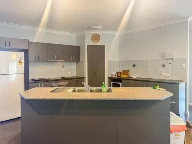 Deal! 50 Fitzmaurice Drive, Bentley Park, QLD 4869