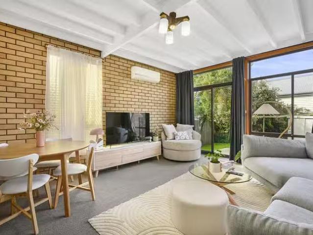 Unique 5/14A Lowelly Road, Lindisfarne, TAS 7015