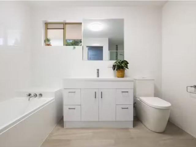 Nice 5/183 Kennedy Drive, Tweed Heads West Townhouse for rent.