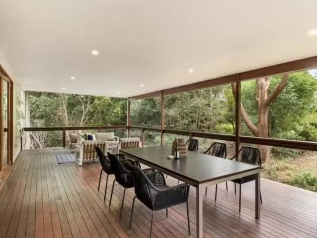 Cozy 51 Chiswick Road, Bardon, QLD 4065