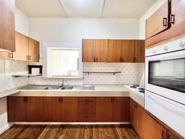 Charming 51 Hill Street, ORANGE House for rent Listed by Alis.