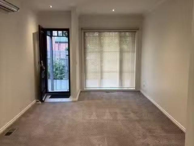 Unique 5/2 Bayliss Street, Preston VIC 3072 Townhouse For Le.