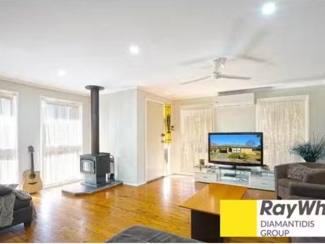 Rental! 52 Hatchinson Cres, JAMISONTOWN House for rent Listed.