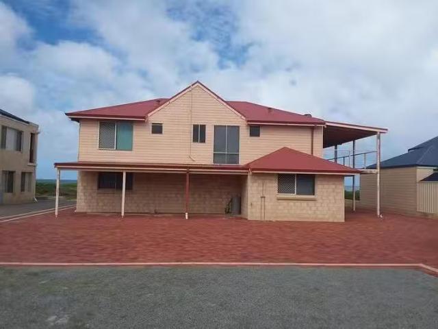 Deal! 52 Ocean View Drive, Green Head, WA 6514