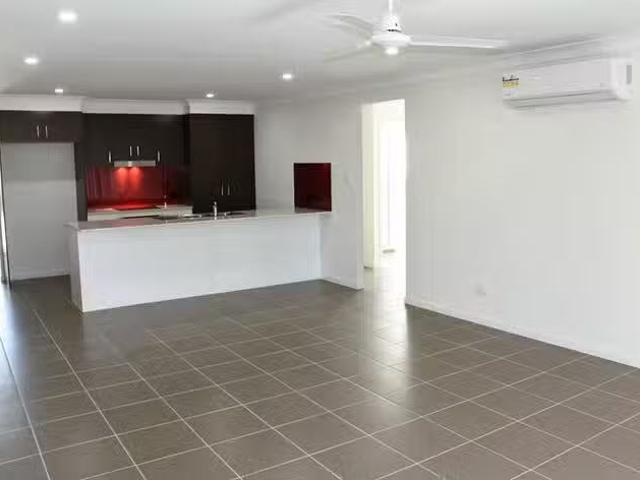 Cozy 52 Tristania Street, Cornubia, QLD 4130