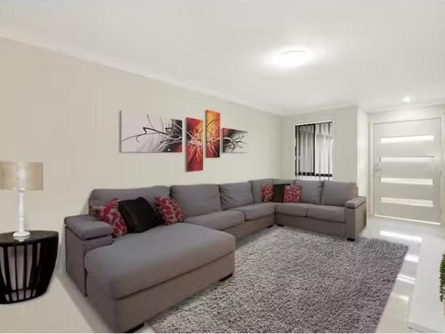 Cozy 52B Greenbank Drive, WERRINGTON DOWNS House for rent Lis.