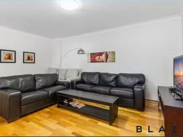 Deal! 53/4 6 Lachlan Street, LIVERPOOL Apartment for rent Lis.