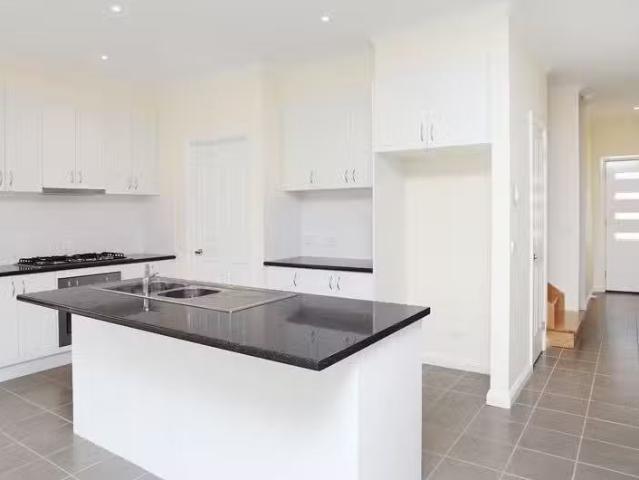 Cozy 53 Strezlecki Grove, Altona Meadows VIC 3028