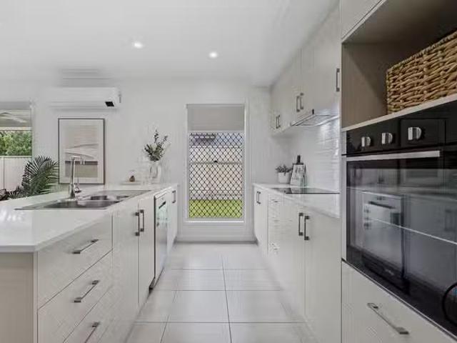 Cozy 545 Main Road, Wellington Point, QLD 4160