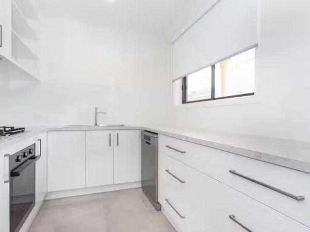New 5/415 419 Griffith Road, Lavington, NSW 2641