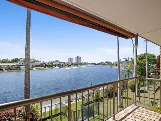 Charming 5/4 Aquila Court, Mermaid Waters, QLD 4218