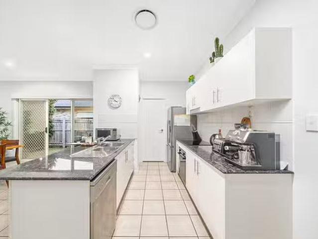 Cozy 54 Staghorn Parade, North Lakes, QLD 4509