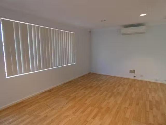 Deal! 55 Redfin Crescent, Beldon, WA 6027