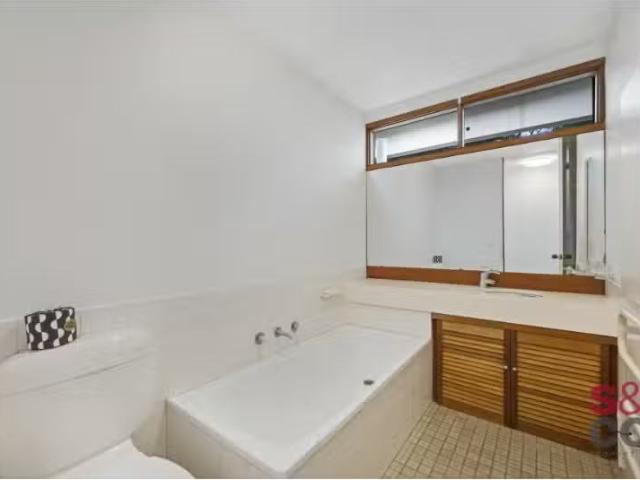 Cozy 56 Crozier Circuit, Kambah House for rent Listed by Semi.