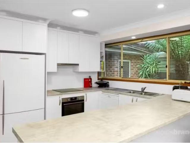 For Rent! 56 John Street, Forresters Beach House for rent Lis.