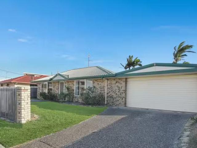 Unique 56 Lowanna Drive, BUDDINA, QLD 4575 House for Rent