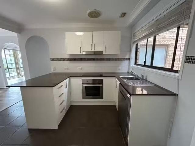 Unique 5/73 75 Booker Bay Road, Booker Bay Townhouse for rent.