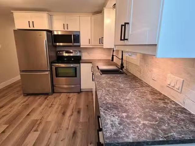 Rental! 581 Charline Avenue B 581 Av Charline #B