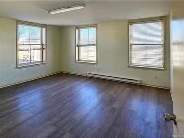 Deal! 593 Main Street Unit# 2, Susinteraction, NB, E2A 2P6 l.