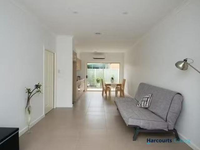 Just in! 5/9 11 Katoomba Street, Hadfield VIC 3046