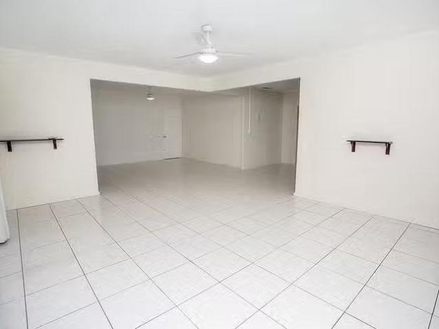 Rental! 59 Deighton Street, Mornington, QLD 4825